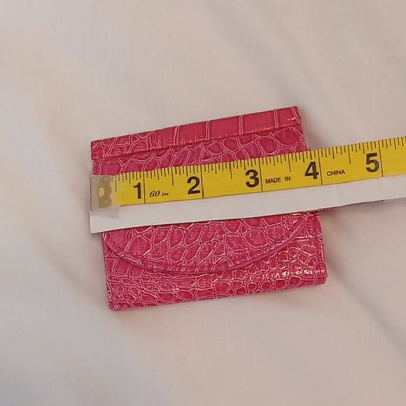 Pink Crocodile Embossed Women's Wallet - Picture 5 of 6